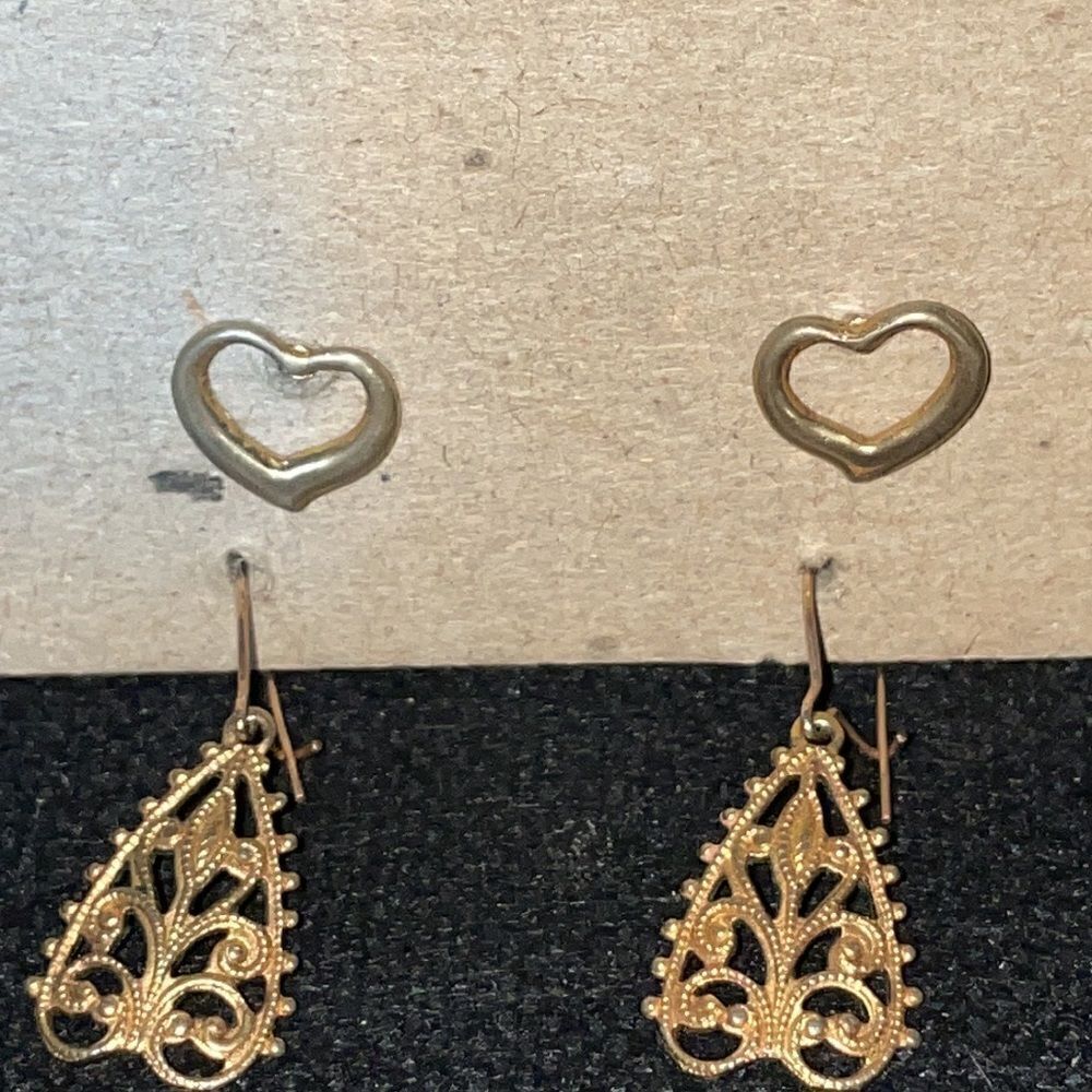 Four sets of earrings - Picture 4 of 4